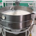 Vibrating sifter for screening spices