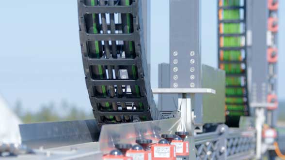 The e-chains of the E4.1 series are resistant to chemicals and moisture, as well as operate reliably even at low temperatures. (Source: MSG Production AS)